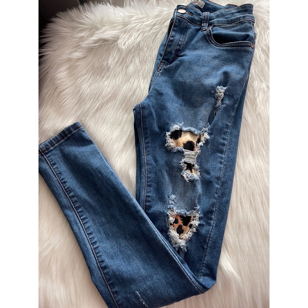OLLYZ Women's Stretch Blue Jeans Leopard Print Patches Skinny Fit Mid Rise Sz 1